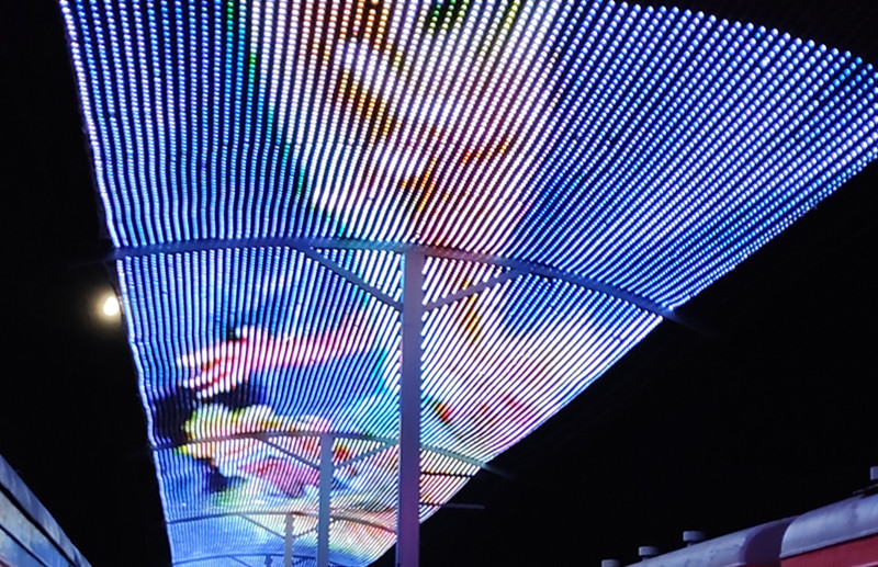 led像素全彩網(wǎng)格屏，玻璃幕墻亮化好搭檔！